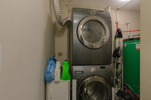 4231 Brant Street, Vancouver, BC - Indoor Photo Showing Laundry Room