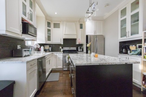 4231 Brant Street, Vancouver, BC - Indoor Photo Showing Kitchen With Upgraded Kitchen