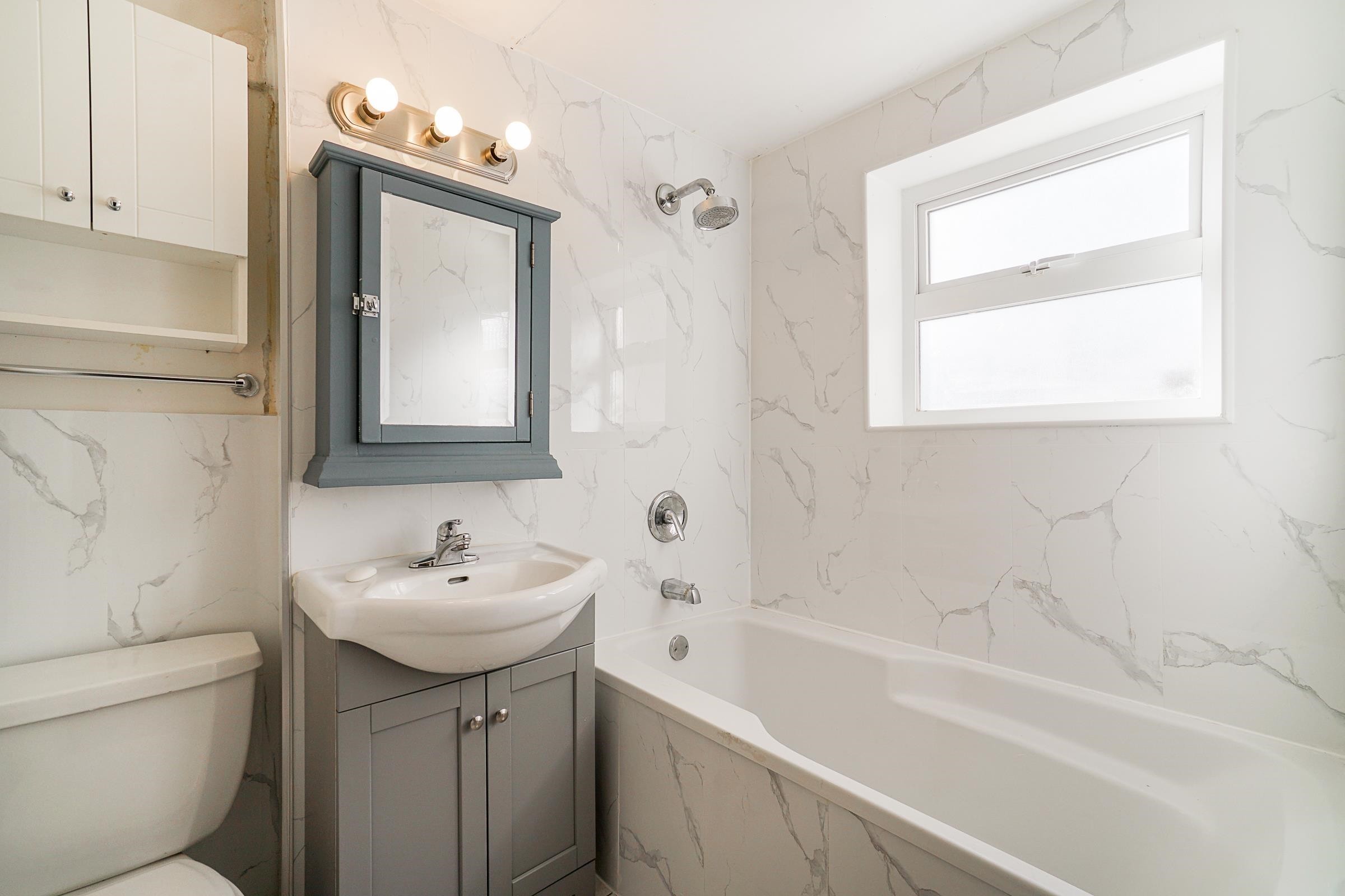 6565 Sumas Drive, Burnaby, BC - Indoor Photo Showing Bathroom