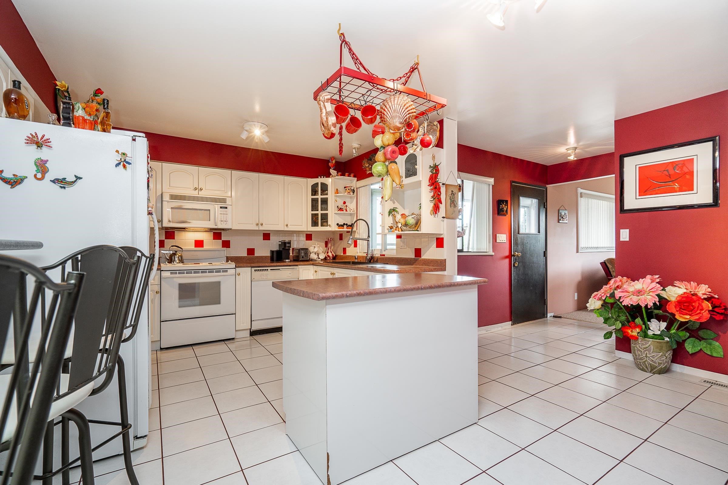 6565 Sumas Drive, Burnaby, BC - Indoor Photo Showing Kitchen