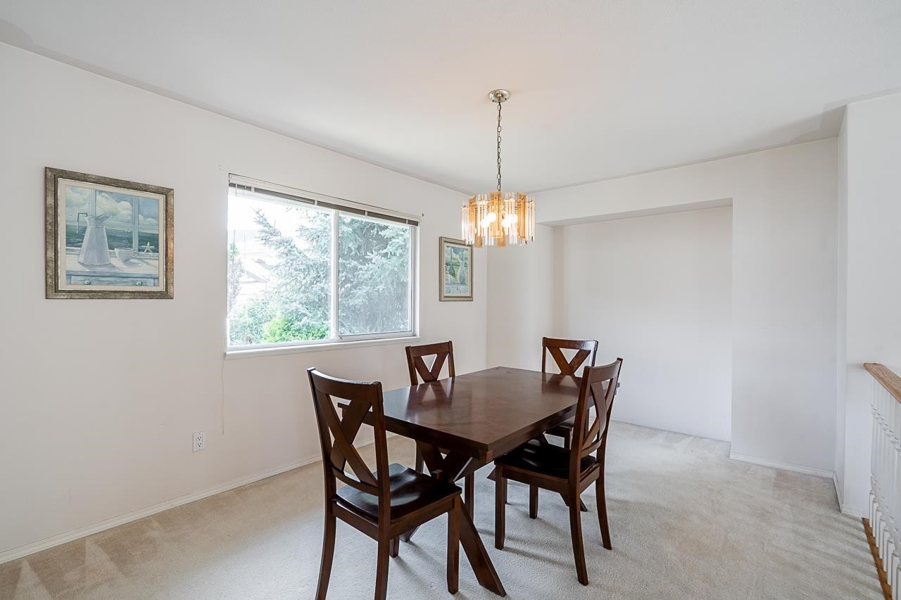 3315 El Casa Court, Coquitlam, BC - Indoor Photo Showing Dining Room