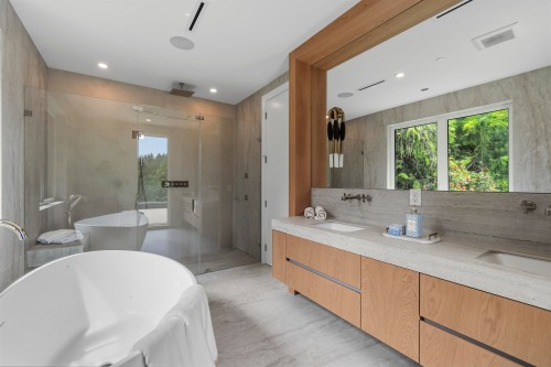 74 Laurie Crescent, West Vancouver, BC - Indoor Photo Showing Bathroom
