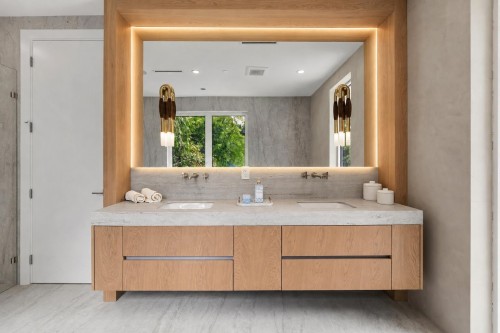 74 Laurie Crescent, West Vancouver, BC - Indoor Photo Showing Bathroom