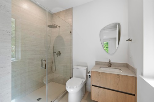 74 Laurie Crescent, West Vancouver, BC - Indoor Photo Showing Bathroom