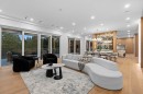 74 Laurie Crescent, West Vancouver, BC  - Indoor Photo Showing Living Room 