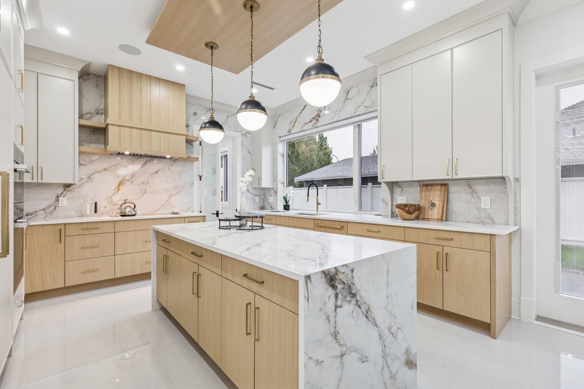 5080 Merganser Drive, Richmond, BC - Indoor Photo Showing Kitchen With Upgraded Kitchen