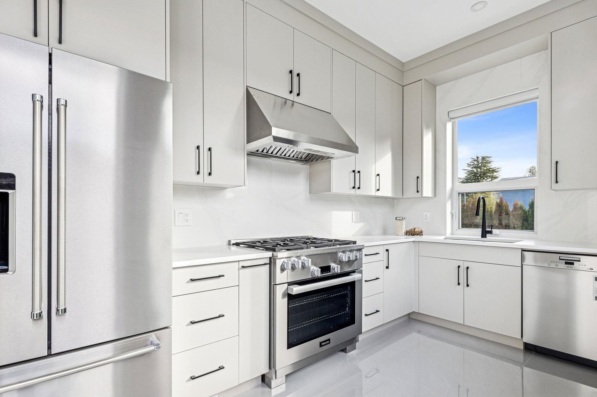 5080 Merganser Drive, Richmond, BC - Indoor Photo Showing Kitchen With Upgraded Kitchen