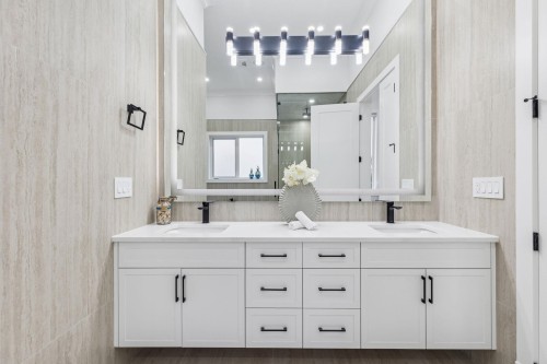 5080 Merganser Drive, Richmond, BC - Indoor Photo Showing Bathroom
