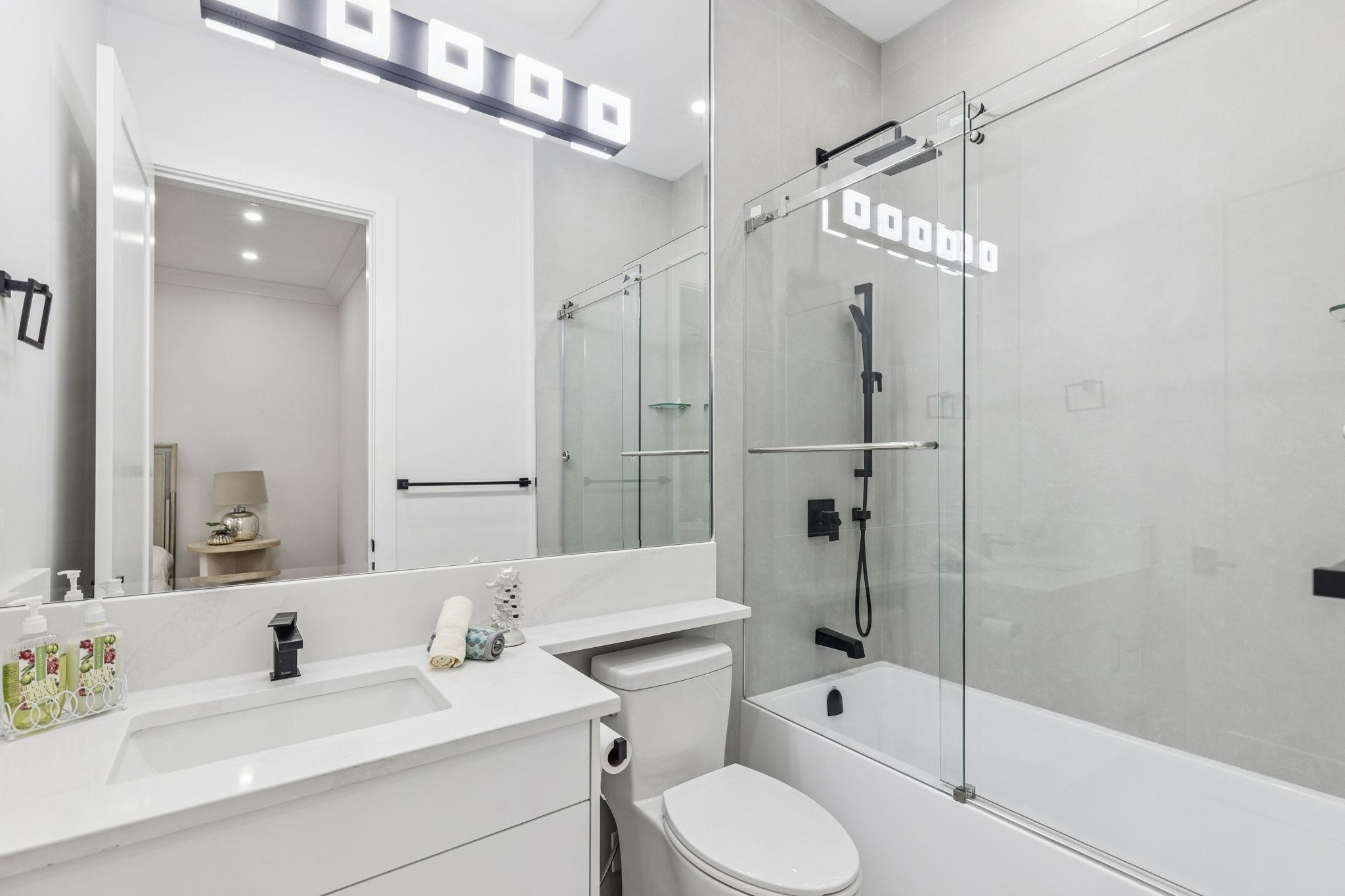 5080 Merganser Drive, Richmond, BC - Indoor Photo Showing Bathroom