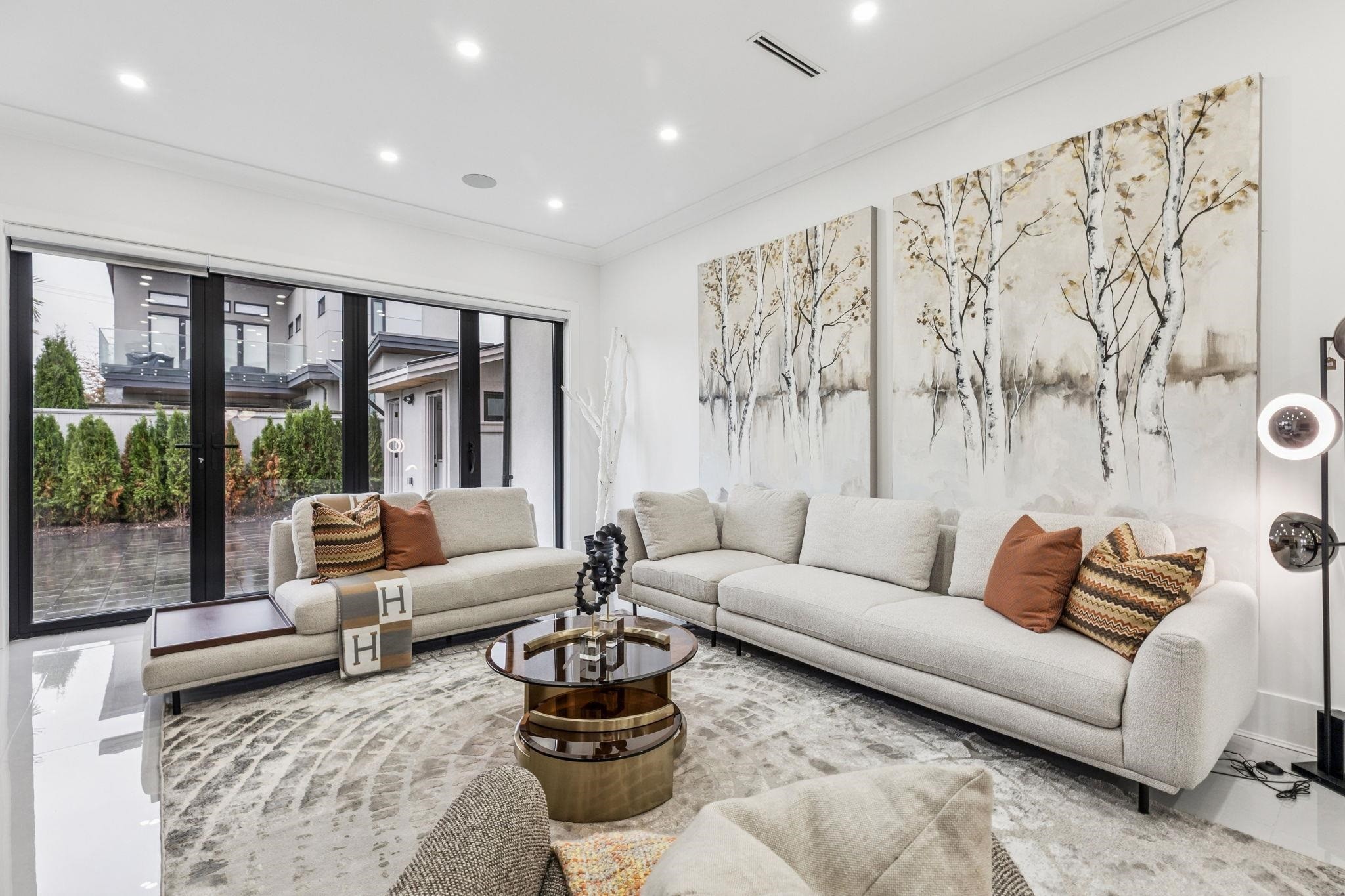 5080 Merganser Drive, Richmond, BC - Indoor Photo Showing Living Room