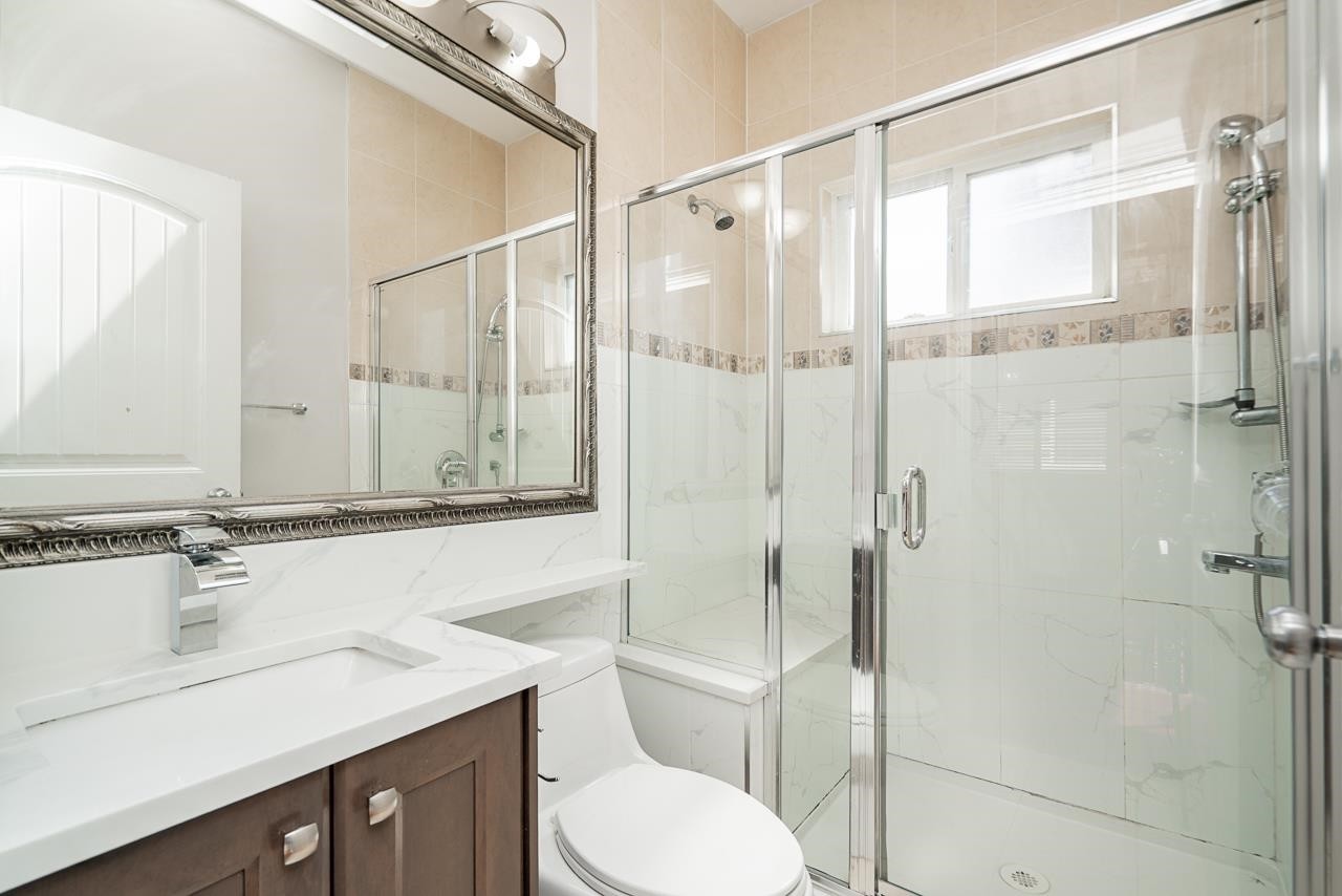 7202 Ross Street, Vancouver, BC - Indoor Photo Showing Bathroom