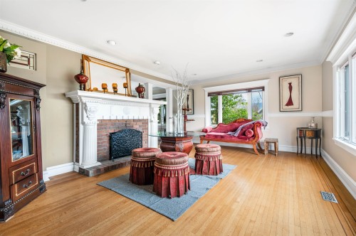 4396 Locarno Crescent, Vancouver, BC - Indoor Photo Showing Living Room With Fireplace