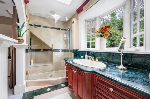 4396 Locarno Crescent, Vancouver, BC - Indoor Photo Showing Bathroom