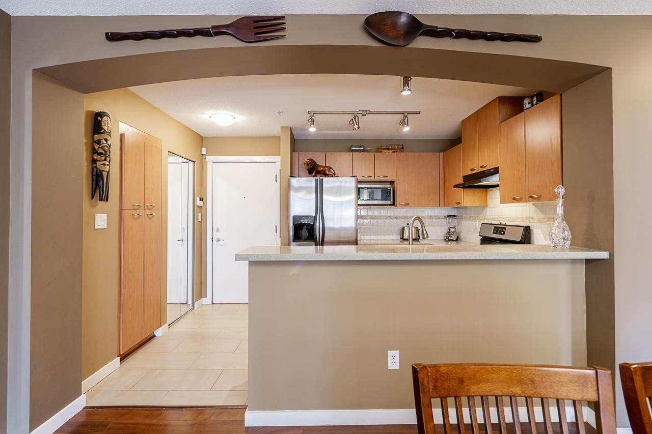 414-2958 Silver Spring Boulevard, Coquitlam, BC - Indoor Photo Showing Kitchen