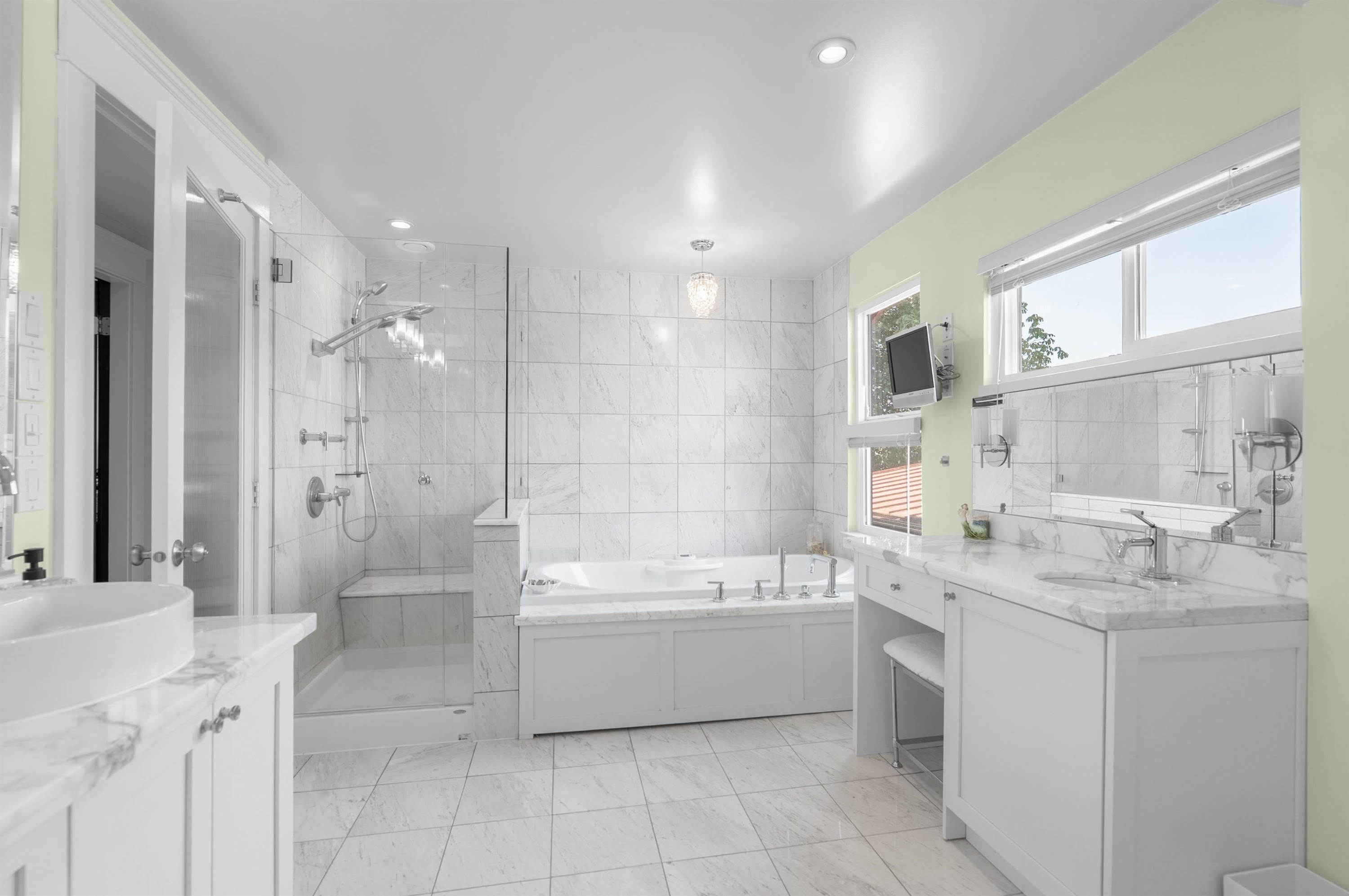 4504 Beatrice Street, Vancouver, BC - Indoor