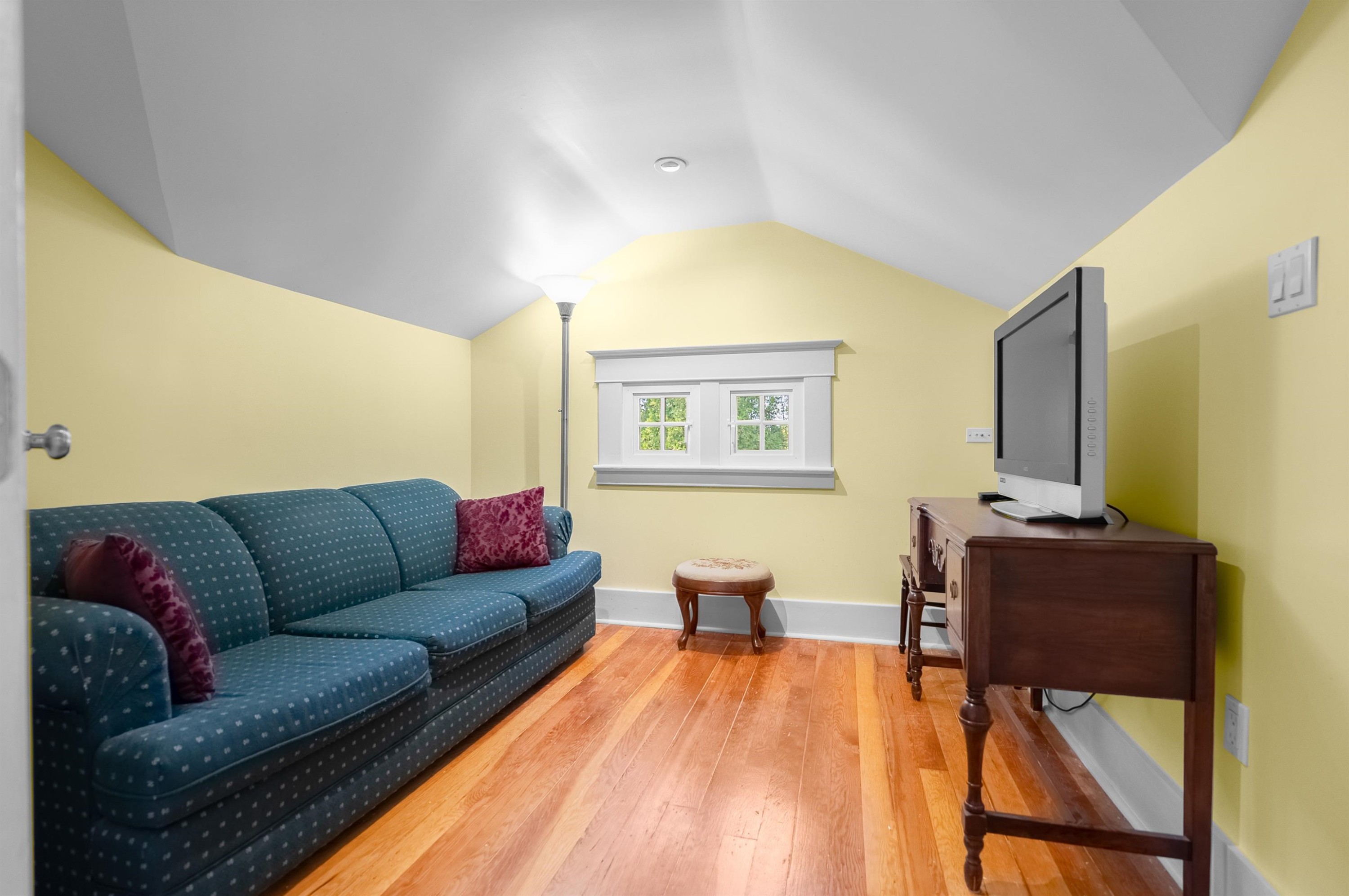 4504 Beatrice Street, Vancouver, BC - Indoor