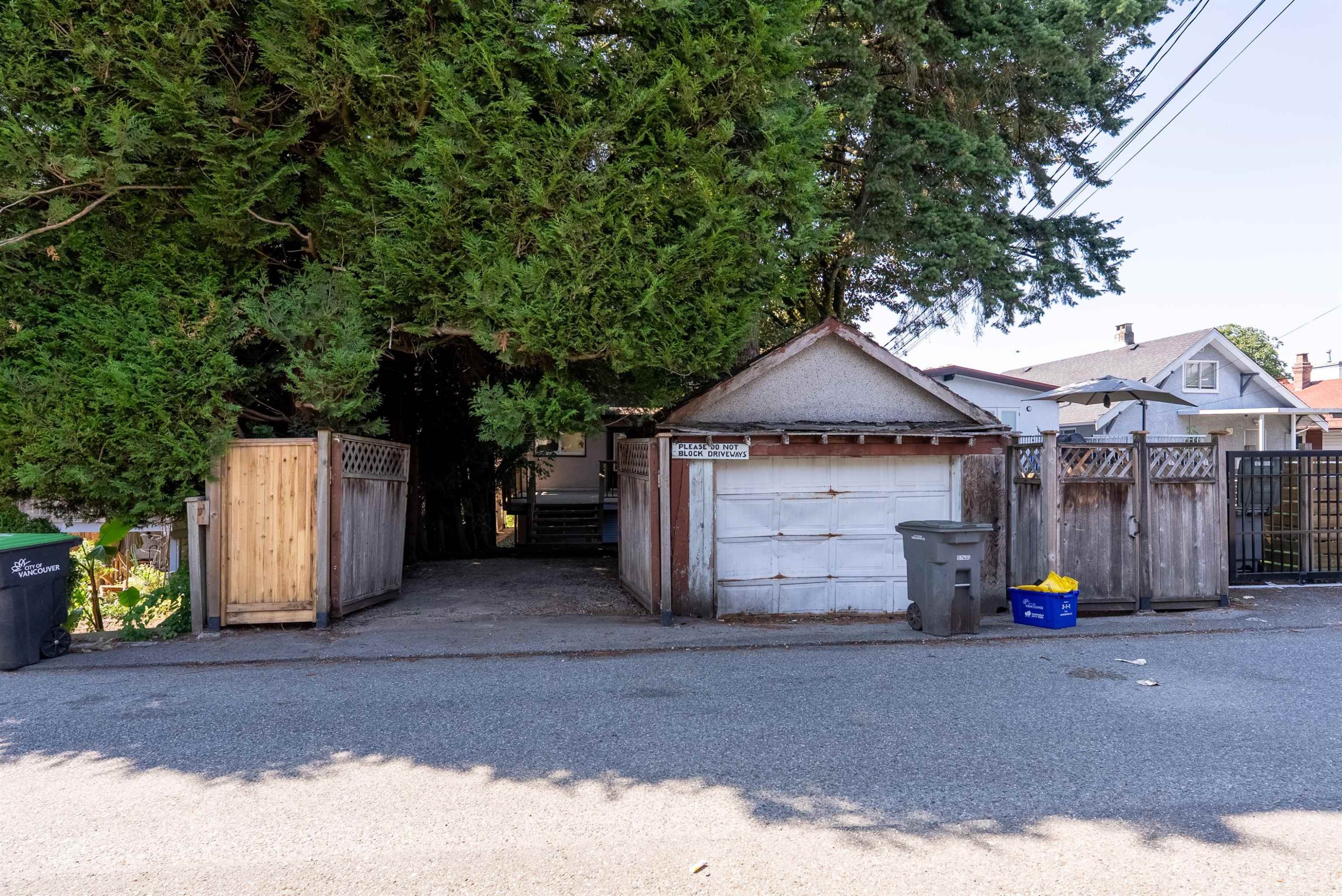 4504 Beatrice Street, Vancouver, BC - Outdoor