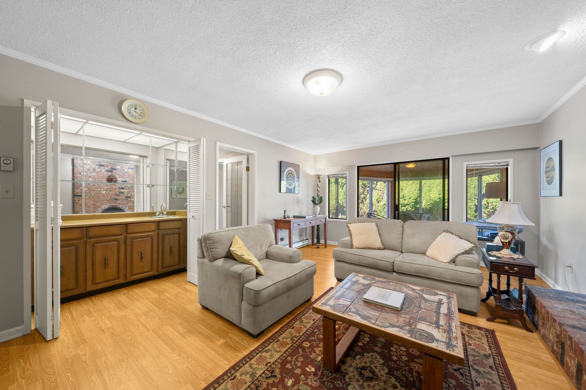 10631 Trepassey Drive, Richmond, BC - Indoor Photo Showing Living Room