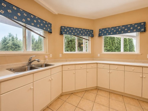 1625 Parkway Blvd, Coquitlam, BC - Indoor Photo Showing Kitchen With Double Sink