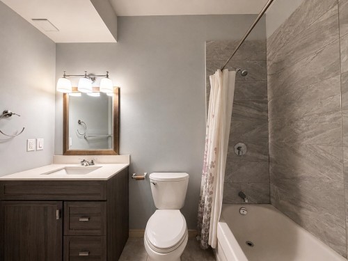 1625 Parkway Blvd, Coquitlam, BC - Indoor Photo Showing Bathroom