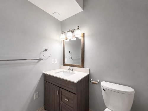 1625 Parkway Blvd, Coquitlam, BC - Indoor Photo Showing Bathroom