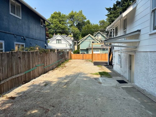 135 12Th Avenue W, Vancouver, BC - Outdoor With Exterior