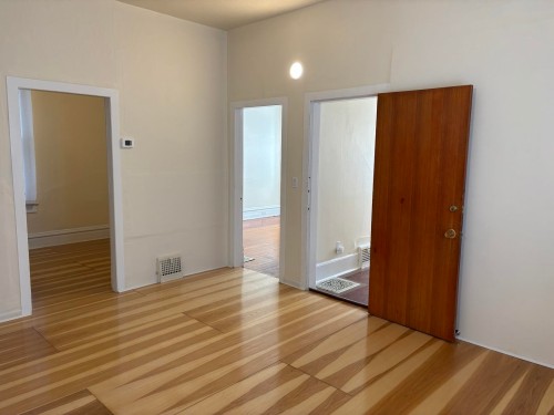135 12Th Avenue W, Vancouver, BC - Indoor Photo Showing Other Room