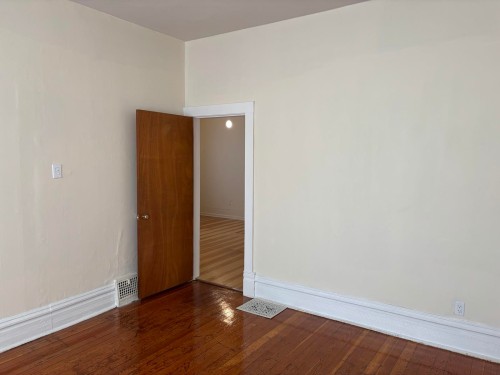 135 12Th Avenue W, Vancouver, BC - Indoor Photo Showing Other Room