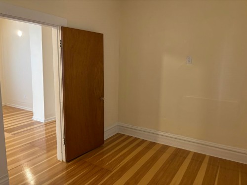 135 12Th Avenue W, Vancouver, BC - Indoor Photo Showing Other Room