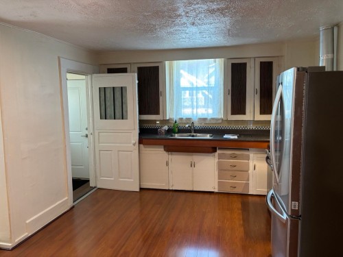 135 12Th Avenue W, Vancouver, BC - Indoor Photo Showing Kitchen With Double Sink