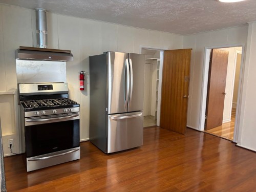 135 12Th Avenue W, Vancouver, BC - Indoor Photo Showing Kitchen