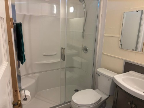 135 12Th Avenue W, Vancouver, BC - Indoor Photo Showing Bathroom
