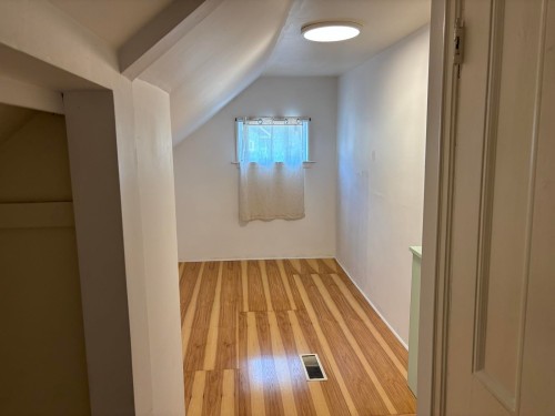 135 12Th Avenue W, Vancouver, BC - Indoor Photo Showing Other Room