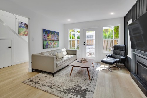 2977 6Th Avenue W, Vancouver, BC - Indoor Photo Showing Living Room