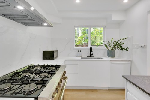 2977 6Th Avenue W, Vancouver, BC - Indoor
