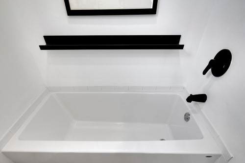 2977 6Th Avenue W, Vancouver, BC - Indoor Photo Showing Bathroom