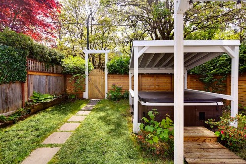 2977 6Th Avenue W, Vancouver, BC - Outdoor