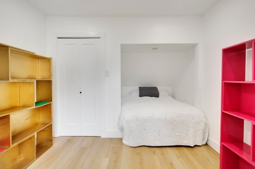 2977 6Th Avenue W, Vancouver, BC - Indoor Photo Showing Bedroom