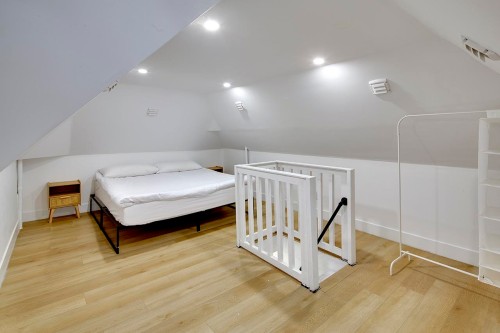 2977 6Th Avenue W, Vancouver, BC - Indoor Photo Showing Bedroom