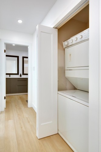 2977 6Th Avenue W, Vancouver, BC - Indoor Photo Showing Laundry Room