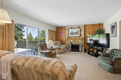 1619 Stella Place, Port Coquitlam, BC - Indoor Photo Showing Living Room With Fireplace