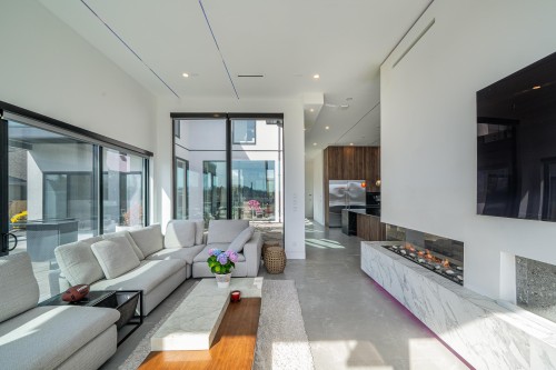 11500 Blundell Road, Richmond, BC - Indoor Photo Showing Living Room With Fireplace