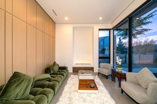 11500 Blundell Road, Richmond, BC - Indoor Photo Showing Living Room