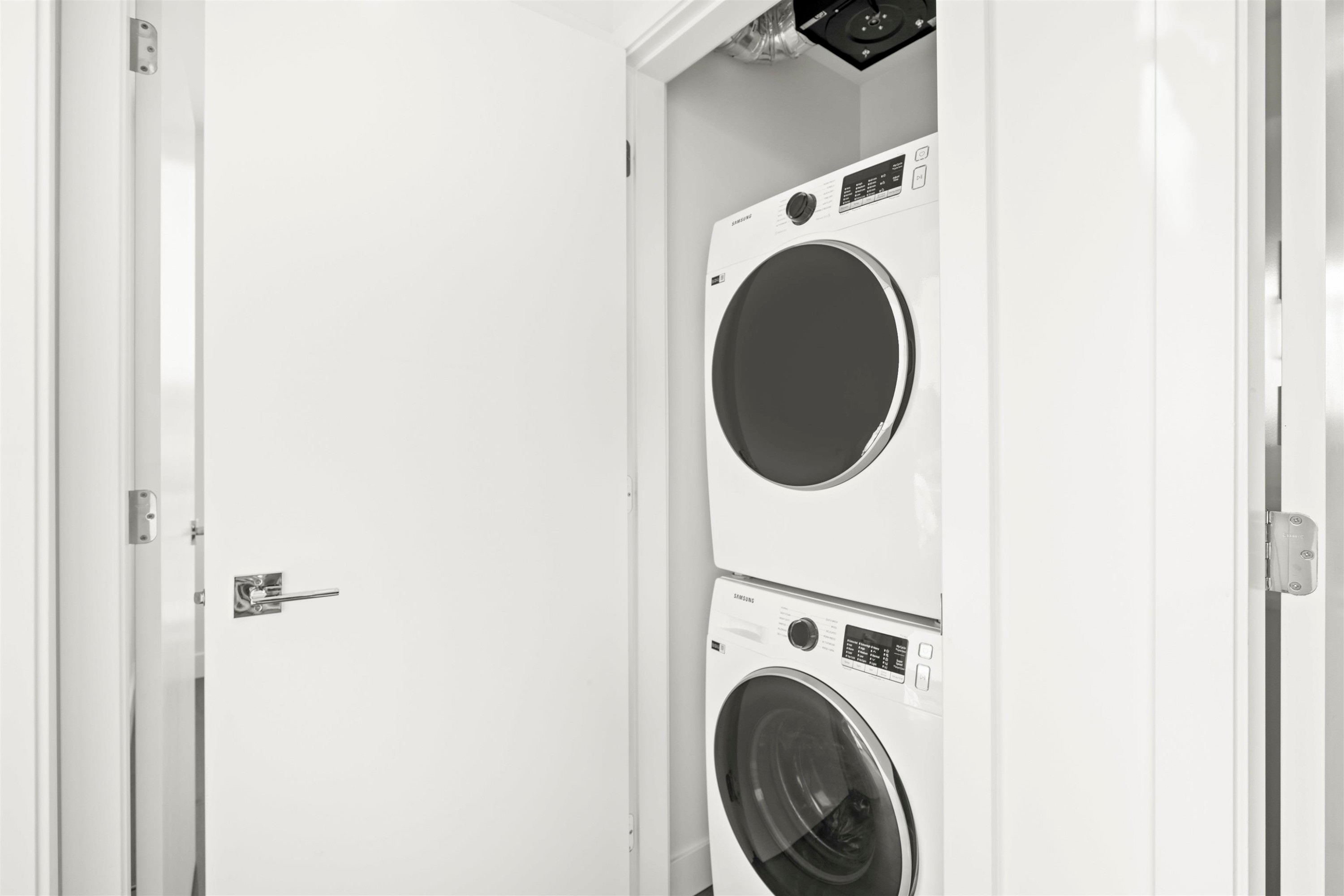 1506-901 Lougheed Highway, Coquitlam, BC - Indoor Photo Showing Laundry Room
