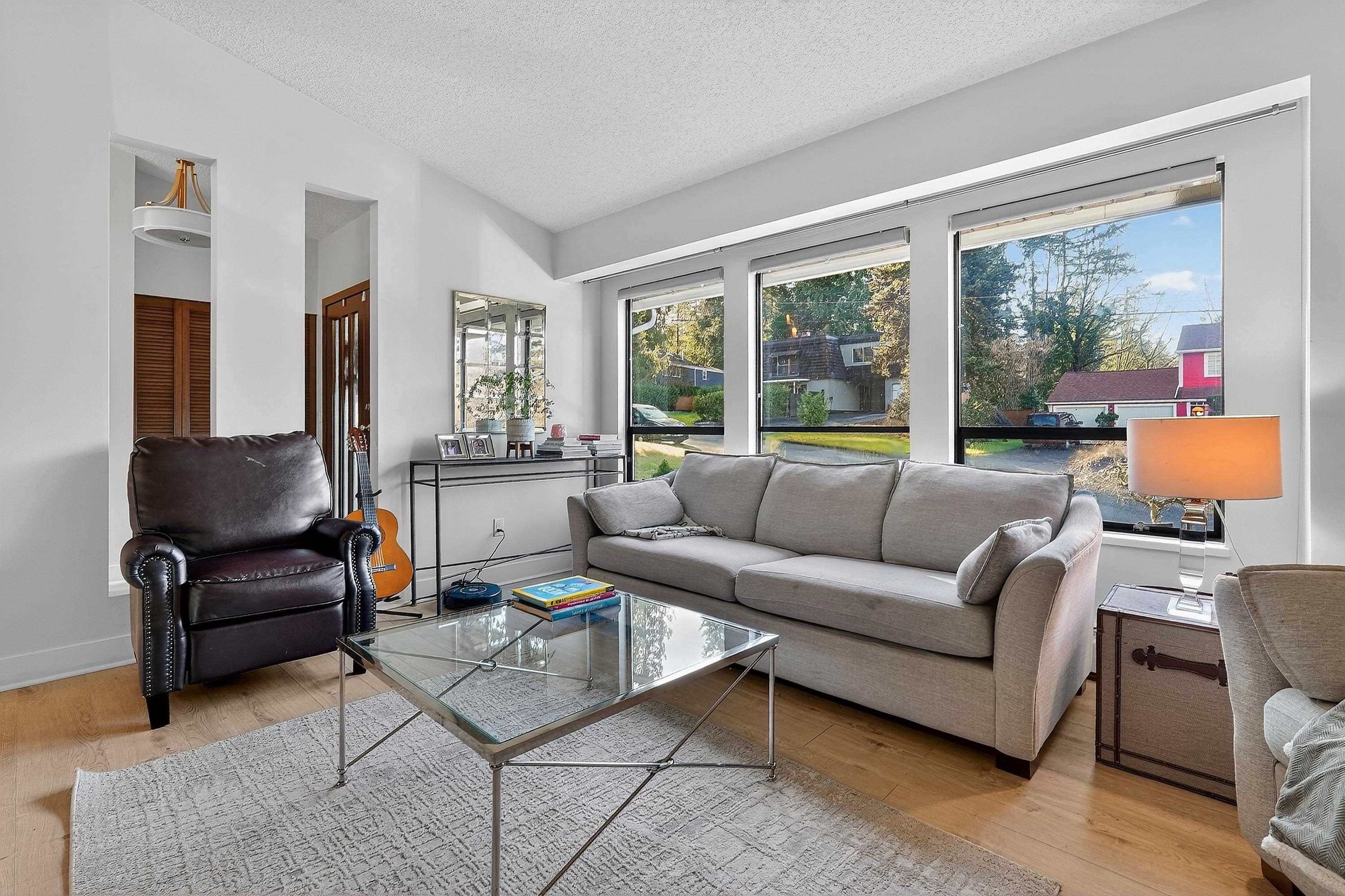 1838 Harbour Drive, Coquitlam, BC - Indoor Photo Showing Living Room