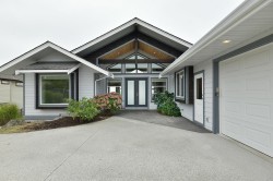 6216 Oracle Road Sechelt, BC V7Z 0N7