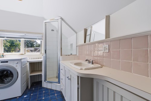 3888 15Th Avenue W, Vancouver, BC - Indoor Photo Showing Laundry Room