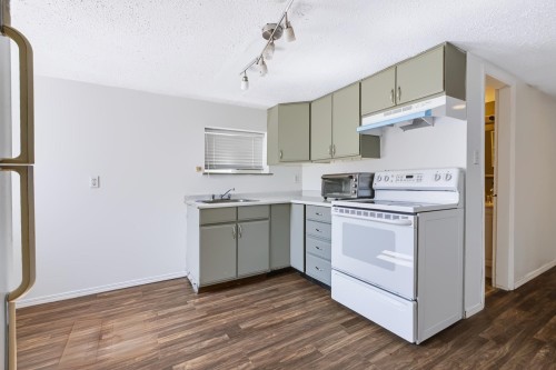 3888 15Th Avenue W, Vancouver, BC - Indoor Photo Showing Kitchen