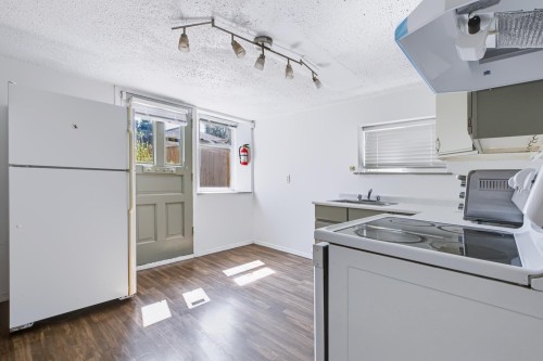 3888 15Th Avenue W, Vancouver, BC - Indoor Photo Showing Kitchen
