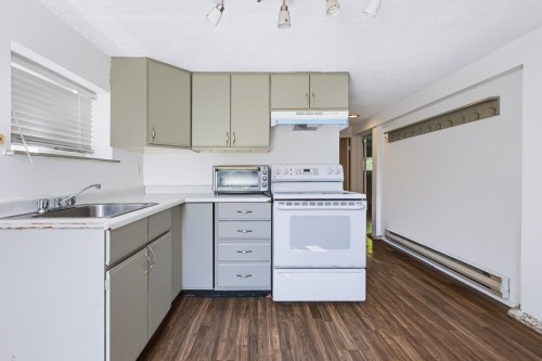 3888 15Th Avenue W, Vancouver, BC - Indoor Photo Showing Kitchen